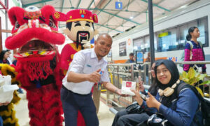 Musik Tradisional Tiongkok Menggema Pagi Hari, Barongsai Berlenggok di Stasiun Madiun IMG_20260217_123723