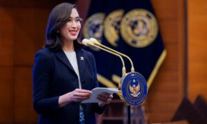 Menpar Lantik Sejumlah Pejabat Fungsional dan Struktural di Lingkungan Kemenpar Menpar Lantik1