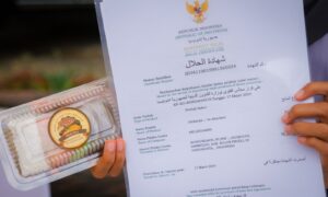 Menpar Serahkan Sertifikat Halal di Jatimulyo, Perkuat Daya Saing Desa Wisata Sertifikat Halal1