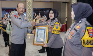 Medsos Jadi Sarana Komunikasi Publik, Brigpol Riztania Terima Penghargaan Kapolda Jatim IMG_20260908_211314